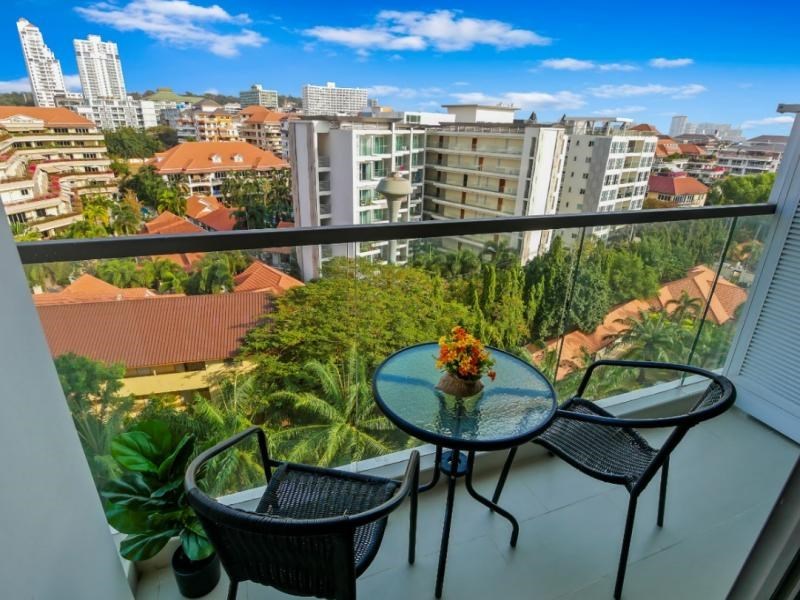 Condominium for sale Pratumnak showing the balcony Condominium for sale Pratumnak showing the balcony