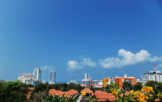 Condominium for sale Pratumnak Hill showing the balcony view