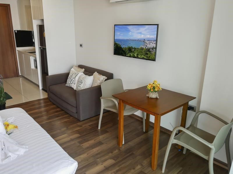 Condominium for sale Pratumnak showing the living an dining areas Condominium for sale Pratumnak showing the living an dining areas