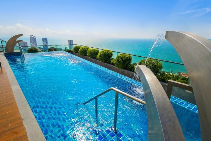 Condominium for sale Pratumnak showing the rooftop communal pool Condominium for sale Pratumnak showing the rooftop communal pool