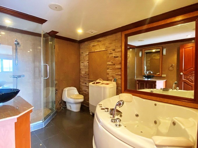 Condominium for sale Pratumnak showing the bathroom