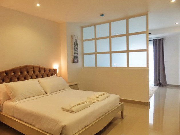 Condominium for sale Pratumnak Hill Pattaya showing the bedroom area