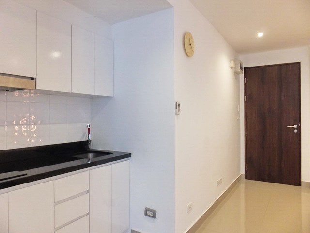 Condominium for sale Pratumnak Hill Pattaya showing the kitchen