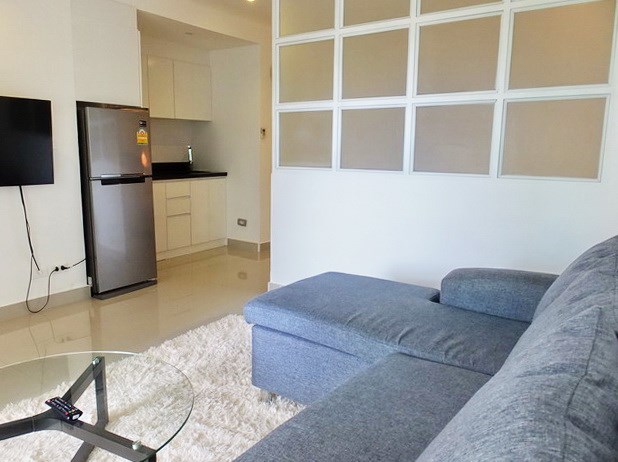 Condominium for sale Pratumnak Hill Pattaya showing the living and kitchen areas