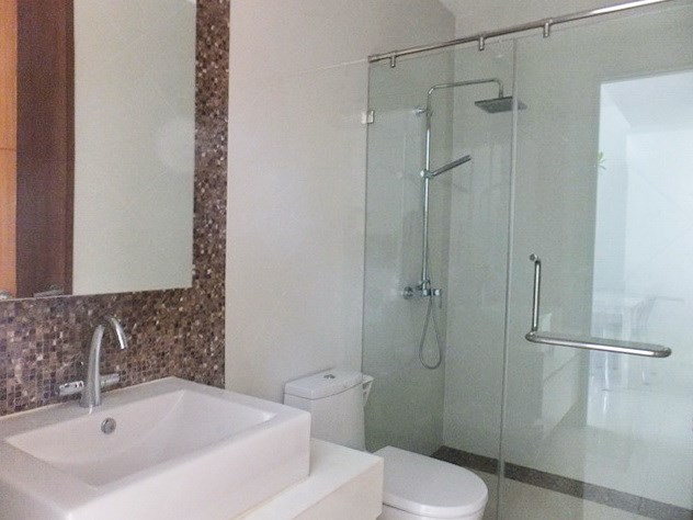 Condominium for sale Wongamat Pattaya showing a bathroom 