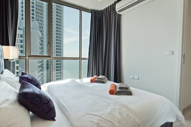 Condominium for sale Wongamat Pattaya showing the master bedroom Condominium for sale Wongamat Pattaya showing the master bedroom