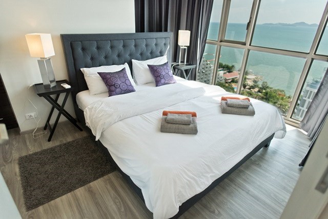 Condominium for sale Wongamat Pattaya showing the master bedroom with sea view Condominium for sale Wongamat Pattaya showing the master bedroom with sea view