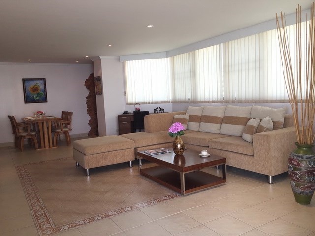 Condominium for sale Jomtien Beach showing the living area