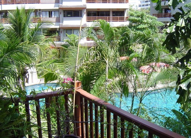 Condominium for sale in Jomtien at Chateau Dale showing the balcony view Condominium for sale in Jomtien at Chateau Dale showing the balcony view