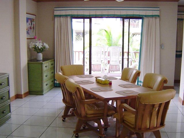Condominium for sale in Jomtien at Chateau Dale showing the dining area Condominium for sale in Jomtien at Chateau Dale showing the dining area