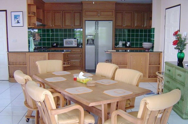 Condominium for sale in Jomtien at Chateau Dale showing the kitchen and dining area Condominium for sale in Jomtien at Chateau Dale showing the kitchen and dining area