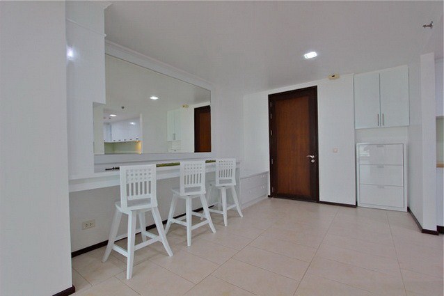 Condominium for sale Northshore Pattaya showing the dining area Condominium for sale Northshore Pattaya showing the dining area