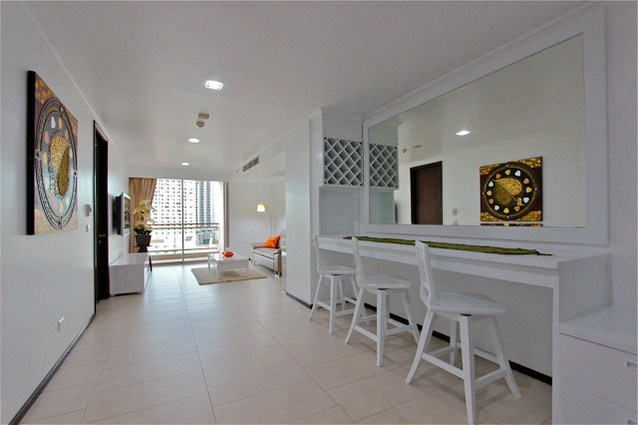 Condominium for sale Northshore Pattaya showing the through view of the condo Condominium for sale Northshore Pattaya showing the through view of the condo