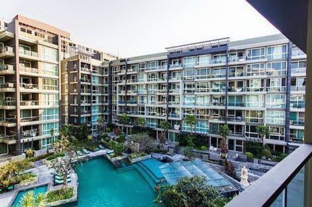 Condominium for sale central pattaya showing the balcony view Condominium for sale central pattaya showing the balcony view