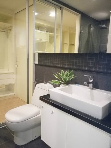 Condominium for sale central pattaya showing the bathroom Condominium for sale central pattaya showing the bathroom