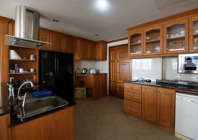 Condominium for sale Central Pattaya showing the kitchen Condominium for sale Central Pattaya showing the kitchen