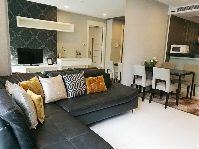 Condominium for sale central pattaya showing the living and dining areas Condominium for sale central pattaya showing the living and dining areas