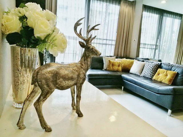 Condominium for sale central pattaya showing the living area Condominium for sale central pattaya showing the living area