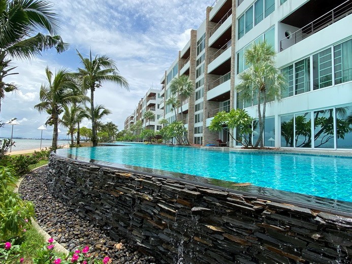 Condominium for Sale Naklua Ananya showing the communal pool and buildings