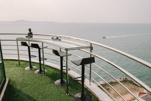 Condominium for sale Pratumnak Hill showing the balcony Condominium for sale Pratumnak Hill showing the balcony