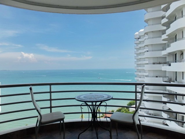 Condominium for Sale Pratumnak Hill showing the balcony north view 