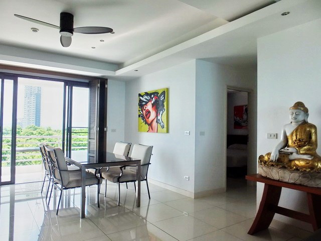 Condominium for Sale Pratumnak Hill showing the dining area