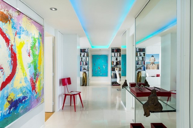 Condominium for sale Pratumnak Hill showing the entrance hallway Condominium for sale Pratumnak Hill showing the entrance hallway