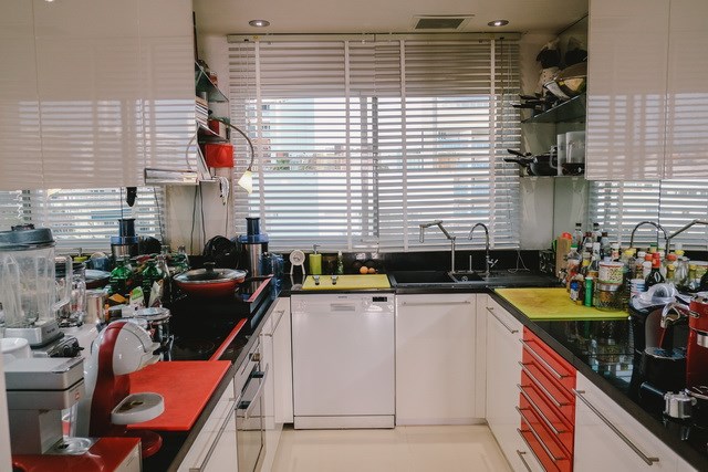 Condominium for sale Pratumnak Hill showing the kitchen Condominium for sale Pratumnak Hill showing the kitchen