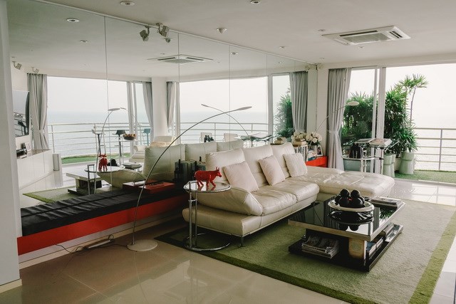 Condominium for sale Pratumnak Hill showing the living area Condominium for sale Pratumnak Hill showing the living area
