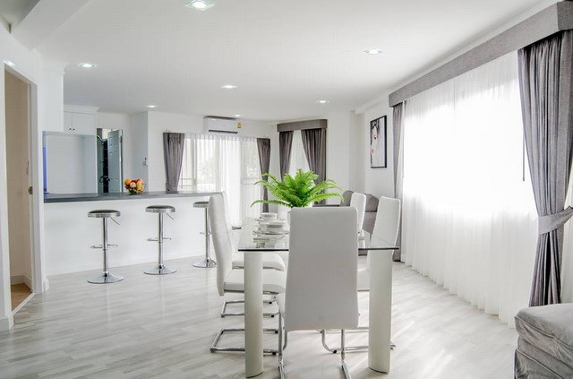 Condominium for sale Pratumnak Hill Pattaya showing the dining and kitchen areas Condominium for sale Pratumnak Hill Pattaya showing the dining and kitchen areas
