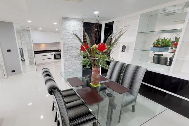 Condominium for sale Pratumnak showing the dining and kitchen areas Condominium for sale Pratumnak showing the dining and kitchen areas