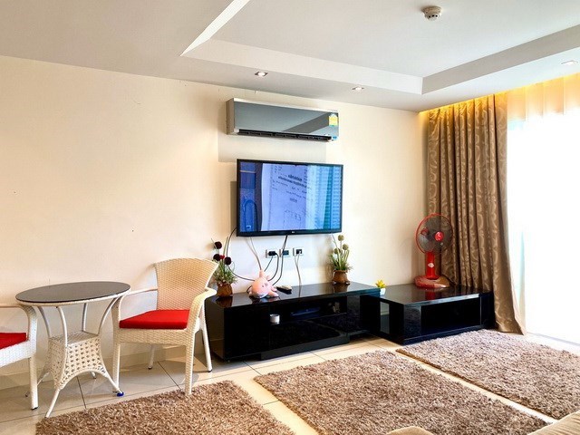 Condominium for sale Pratumnak Pattaya showing the dining area Condominium for sale Pratumnak Pattaya showing the dining area
