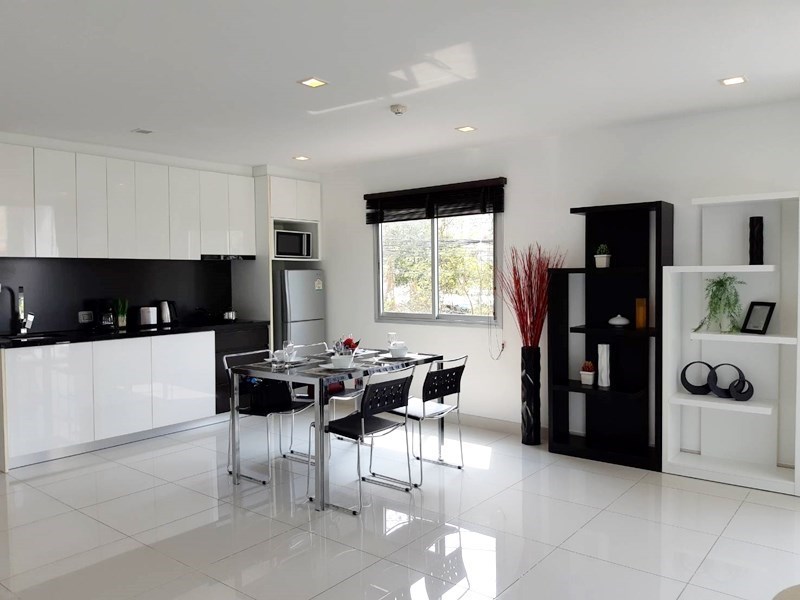 Condominium for sale Pratumnak Pattaya showing the dining area Condominium for sale Pratumnak Pattaya showing the dining area