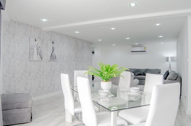 Condominium for sale Pratumnak Hill Pattaya showing the dining area and living room Condominium for sale Pratumnak Hill Pattaya showing the dining area and living room