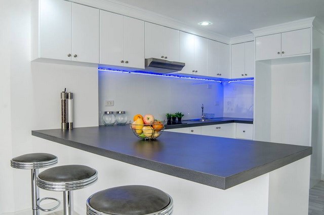Condominium for sale Pratumnak Hill Pattaya showing the kitchen with breakfast bar Condominium for sale Pratumnak Hill Pattaya showing the kitchen with breakfast bar