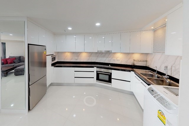 Condominium for sale Pratumnak showing the kitchen Condominium for sale Pratumnak showing the kitchen