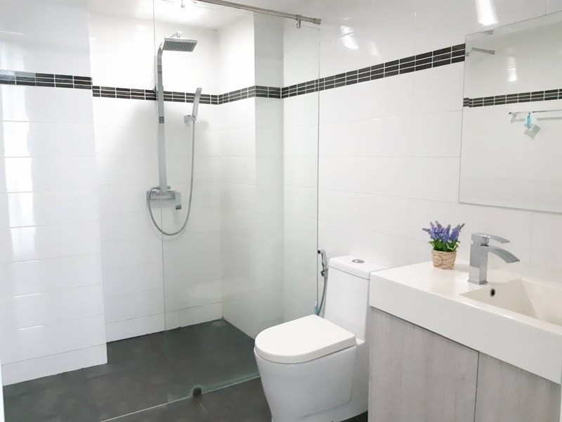 Condominium for sale Pratumnak Pattaya showing the master bathroom Condominium for sale Pratumnak Pattaya showing the master bathroom