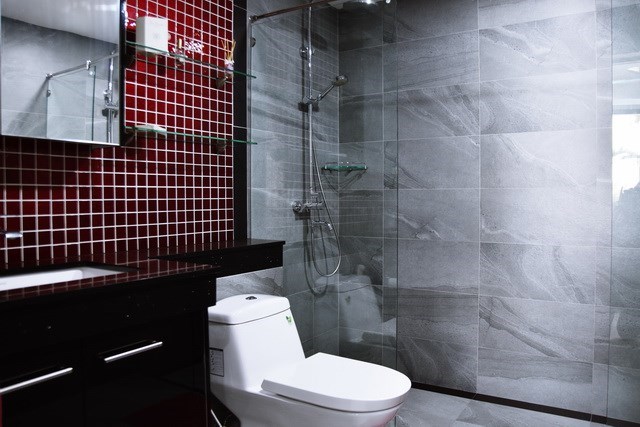 Condominium for sale Pratumnak showing the master bathroom Condominium for sale Pratumnak showing the master bathroom