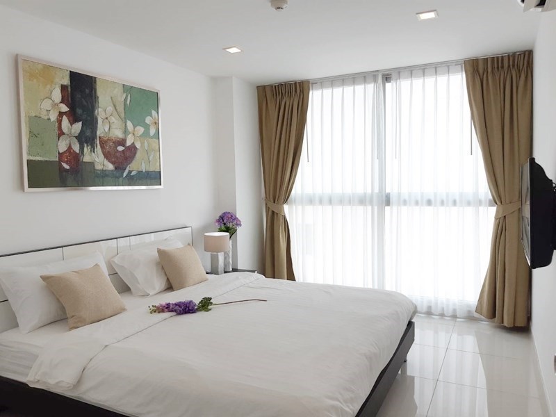 Condominium for sale Pratumnak Pattaya showing the master bedroom Condominium for sale Pratumnak Pattaya showing the master bedroom