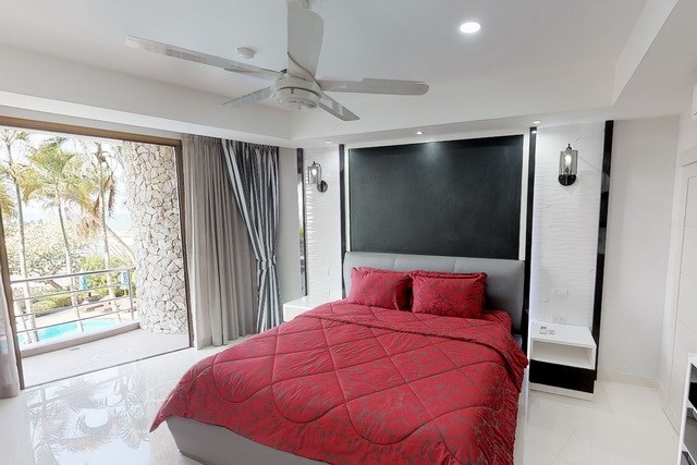 Condominium for sale Pratumnak showing the master bedroom Condominium for sale Pratumnak showing the master bedroom