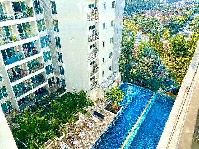 Condominium for sale Pratumnak Pattaya showing the pool view Condominium for sale Pratumnak Pattaya showing the pool view