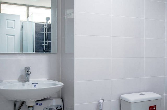 Condominium for sale Pratumnak Hill Pattaya showing the second bathroom Condominium for sale Pratumnak Hill Pattaya showing the second bathroom