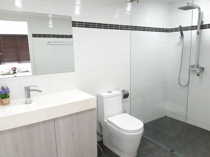 Condominium for sale Pratumnak Pattaya showing the second bathroom Condominium for sale Pratumnak Pattaya showing the second bathroom