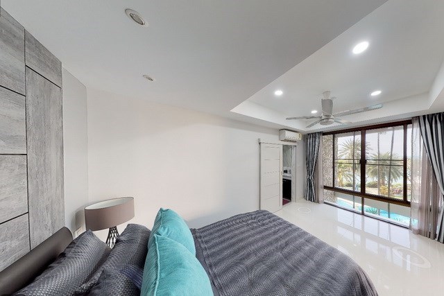 Condominium for sale Pratumnak showing the second bedroom suite and view Condominium for sale Pratumnak showing the second bedroom suite and view