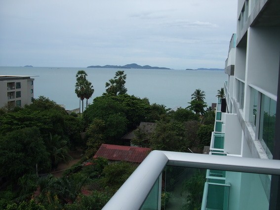 Condominium for rent Naklua showing the balcony view