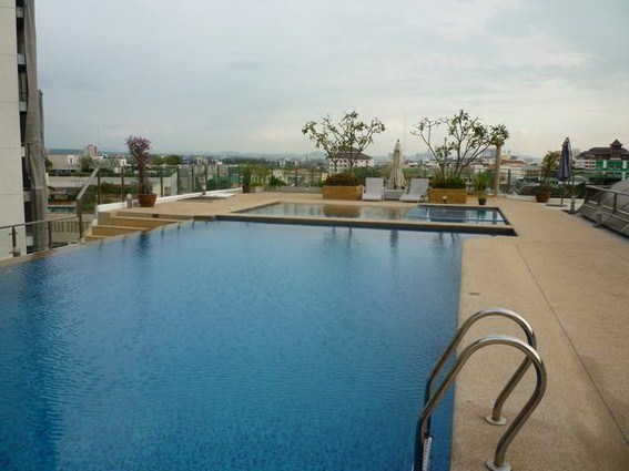 Condominium for rent Pratumnak Hill showing the rooftop pool Condominium for rent Pratumnak Hill showing the rooftop pool