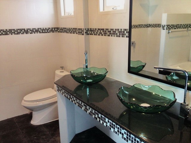 House for rent East Pattaya showing the bathroom House for rent East Pattaya showing the bathroom