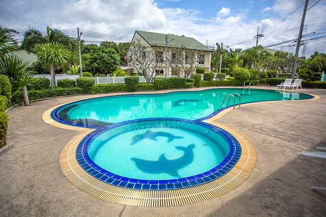 House for Rent East Pattaya showing the communal swimming pool House for Rent East Pattaya showing the communal swimming pool