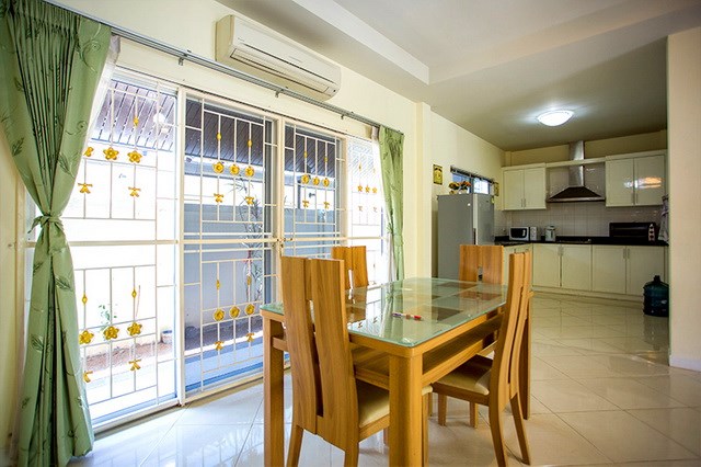 House for Rent East Pattaya showing the dining and kitchen areas House for Rent East Pattaya showing the dining and kitchen areas