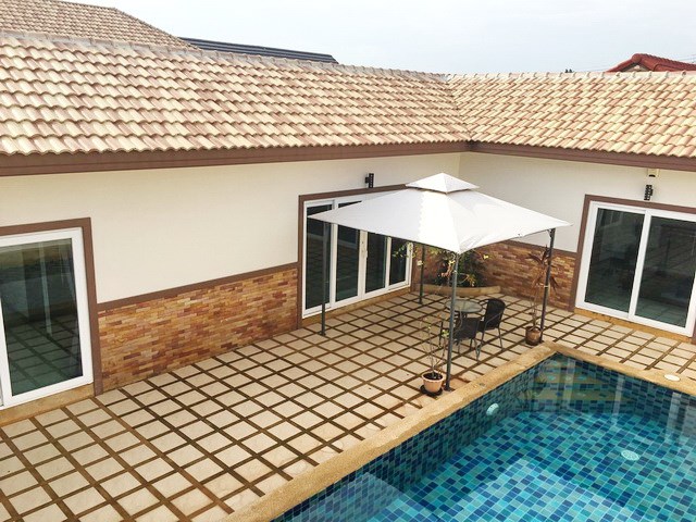 House for rent East Pattaya showing the house and pool House for rent East Pattaya showing the house and pool